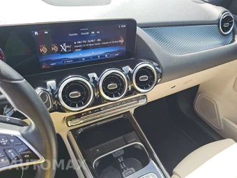 2025 Mercedes-Benz GLA 250 4MATIC - miniatura 17