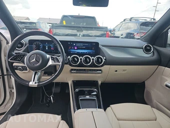 2025 Mercedes-Benz GLA 250 4MATIC - miniatura 11