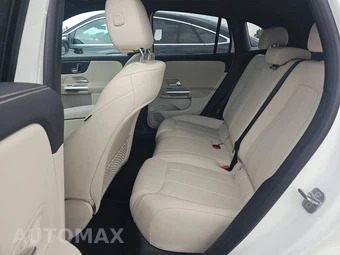 2025 Mercedes-Benz GLA 250 4MATIC - miniatura 13