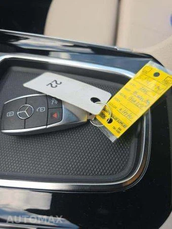 2025 Mercedes-Benz GLA 250 4MATIC – miniatura 9