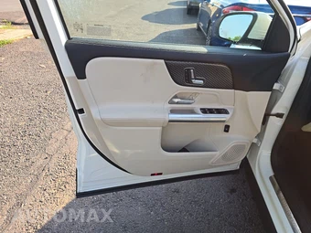 2025 Mercedes-Benz GLA 250 4MATIC – miniatura 9
