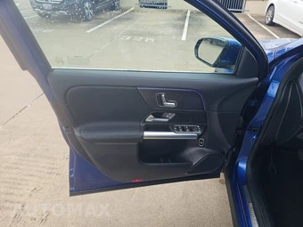 2025 Mercedes-Benz GLA 250 – miniatura 9