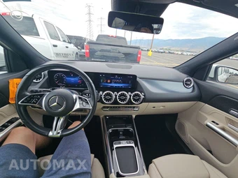 2025 Mercedes-Benz GLA 250 - miniatura 11