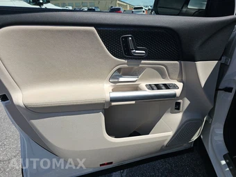 2025 Mercedes-Benz GLA 250 - miniatura 15