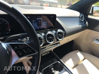 2025 Mercedes-Benz GLA 250 - miniatura 10