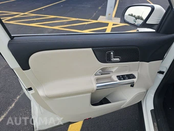 2025 Mercedes-Benz GLA 250 - miniatura 9