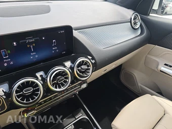 2025 Mercedes-Benz GLA 250 - miniatura 11