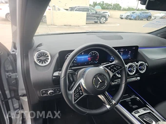 2025 Mercedes-Benz GLA 250 – miniatura 10