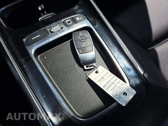 2025 Mercedes-Benz GLA 250 - miniatura 8