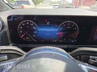 2025 Mercedes-Benz GLA 250 - miniatura 9