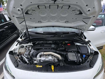 2025 Mercedes-Benz GLA 250 - miniatura 24