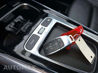 2025 Mercedes-Benz GLA 250 - miniatura 8