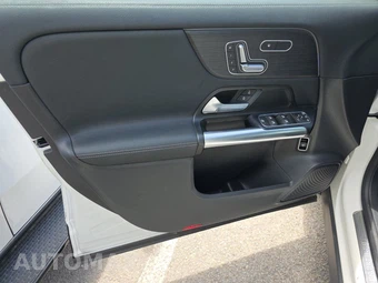 2025 Mercedes-Benz GLA 250 - miniatura 15