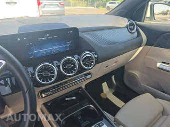 2025 Mercedes-Benz GLA 250 - miniatura 11