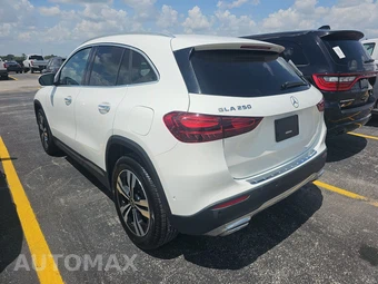 2025 Mercedes-Benz GLA 250 - miniatura 6