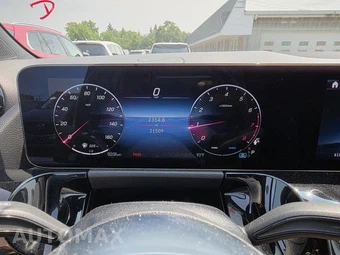 2025 Mercedes-Benz GLA 250 - miniatura 2