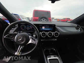 2025 Mercedes-Benz GLA 250 - miniatura 11