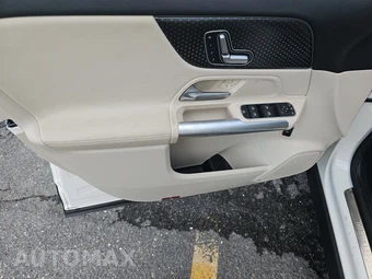 2025 Mercedes-Benz GLA 250 - miniatura 14