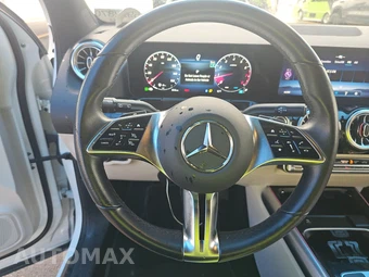 2025 Mercedes-Benz GLA 250 - miniatura 10