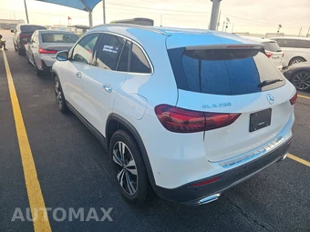 2025 Mercedes-Benz GLA 250 - miniatura 6
