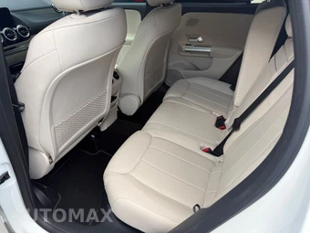 2025 Mercedes-Benz GLA 250 - miniatura 11
