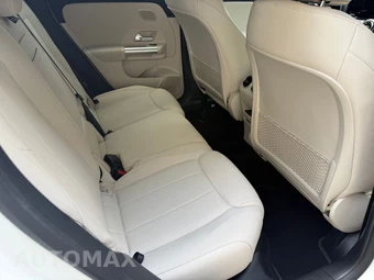 2025 Mercedes-Benz GLA 250 - miniatura 12