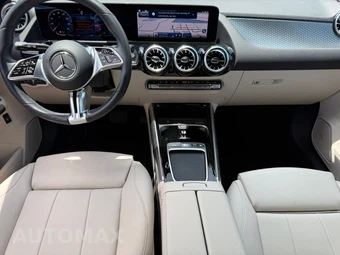 2025 Mercedes-Benz GLA 250 - miniatura 15