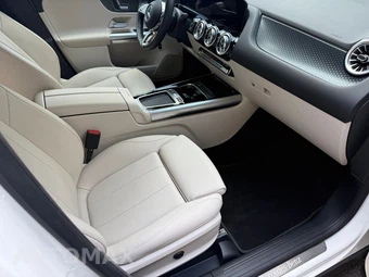 2025 Mercedes-Benz GLA 250 - miniatura 9