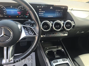 2025 Mercedes-Benz GLA 250 - miniatura 11