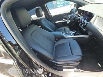 2025 Mercedes-Benz GLA 250 – miniatura 15