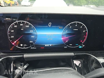 2025 Mercedes-Benz GLA 250 - miniatura 12