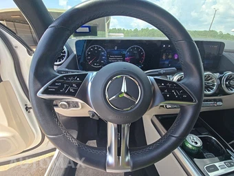 2025 Mercedes-Benz GLA 250 - miniatura 10