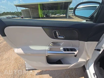 2025 Mercedes-Benz GLA 250 - miniatura 9