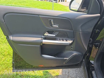 2025 Mercedes-Benz GLA 250 - miniatura 15