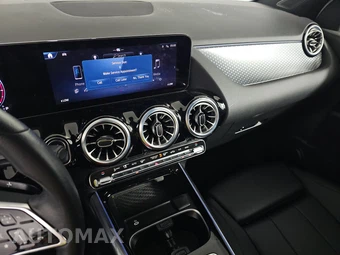 2025 Mercedes-Benz GLA 250 - miniatura 11