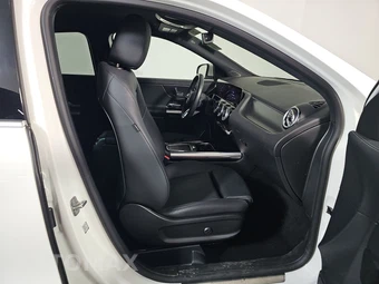 2025 Mercedes-Benz GLA 250 - miniatura 8