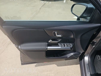 2025 Mercedes-Benz GLA 250 – miniatura 9