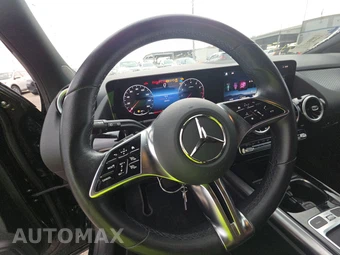 2025 Mercedes-Benz GLA 250 - miniatura 10