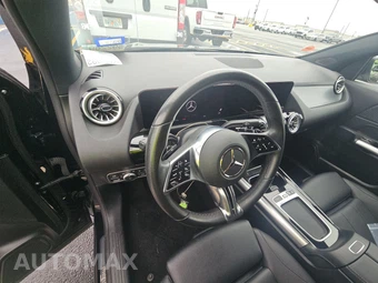 2025 Mercedes-Benz GLA 250 - miniatura 11