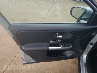 2025 Mercedes-Benz GLA 250 – miniatura 9