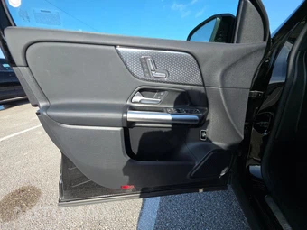 2025 Mercedes-Benz GLA 250 - miniatura 9