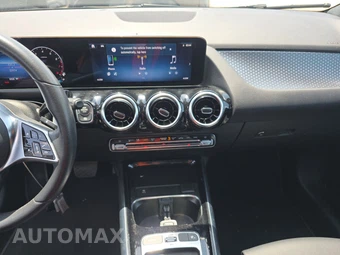 2025 Mercedes-Benz GLA 250 - miniatura 11