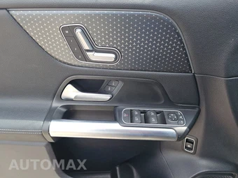 2025 Mercedes-Benz GLA 250 - miniatura 9