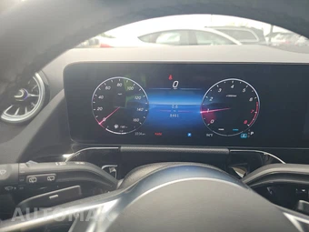 2025 Mercedes-Benz GLA 250 - miniatura 12