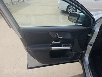 2025 Mercedes-Benz GLA 250 - miniatura 9