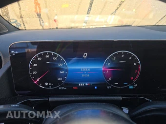 2025 Mercedes-Benz GLA 250 - miniatura 12