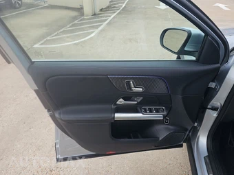 2025 Mercedes-Benz GLA 250 – miniatura 9