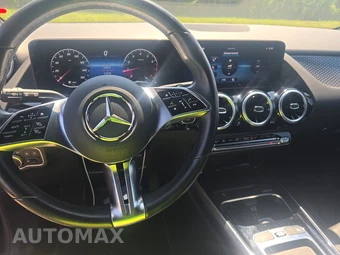 2025 Mercedes-Benz GLA 250 - miniatura 11