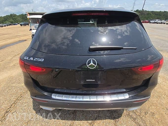 2025 Mercedes-Benz GLA 250 – miniatura 5