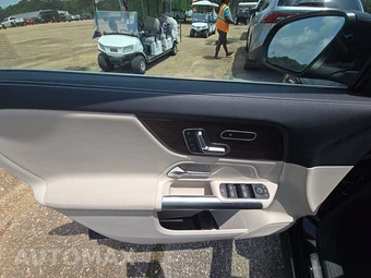 2025 Mercedes-Benz GLA 250 – miniatura 9